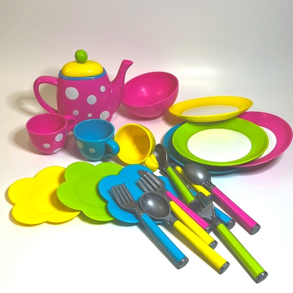 22 Pcs Tea Set and Dinner Party Assortment - Picture 2 of 10